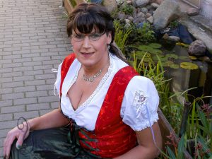 Yve im Dirndl