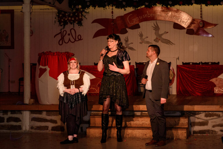 2025 – Yve moderiert …