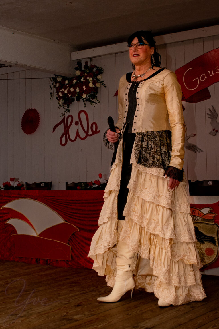 2026 Yve – die Moderatorin